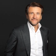 Robert Herjavec headshot