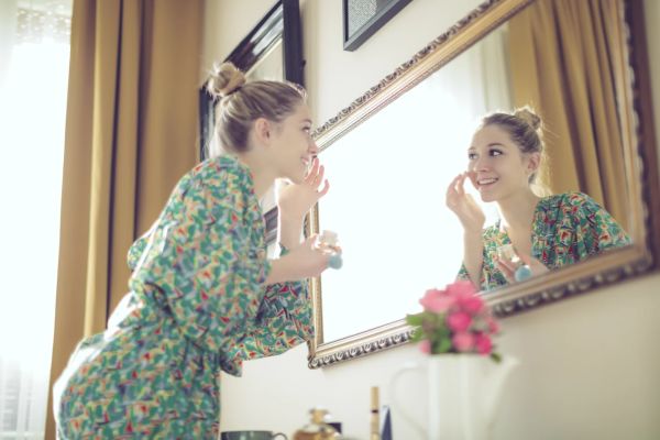 Woman putting on makeup