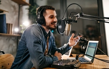 Should you mix podcasts in your sales marketing campaign?