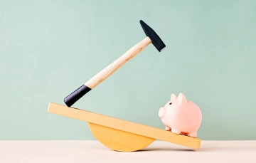 Infographic showing the hidden costs of not using a CRM system in a small business, highlighting issues such as missed opportunities, disorganization, and inefficiency.